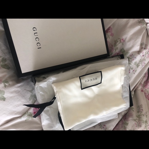 Brand new Gucci Bee Sneakers - Picture 6 of 8